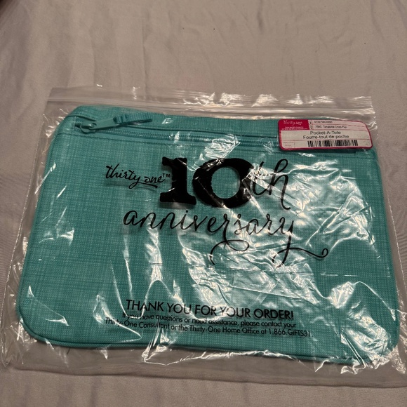 Thirty-One Pocket a Tote - Picture 1 of 3